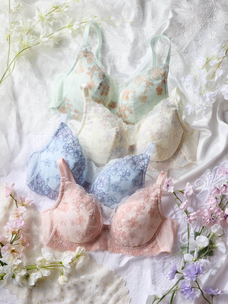 マイナス3カップ見え！！「大きな胸を小さく見せる着やせブラ」デビュー！ 	